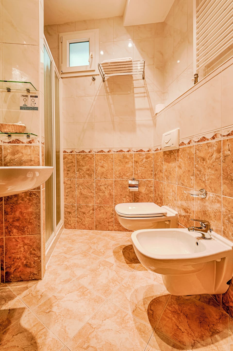 Comfort Room | Bathroom | Shower, free toiletries, hair dryer, bidet