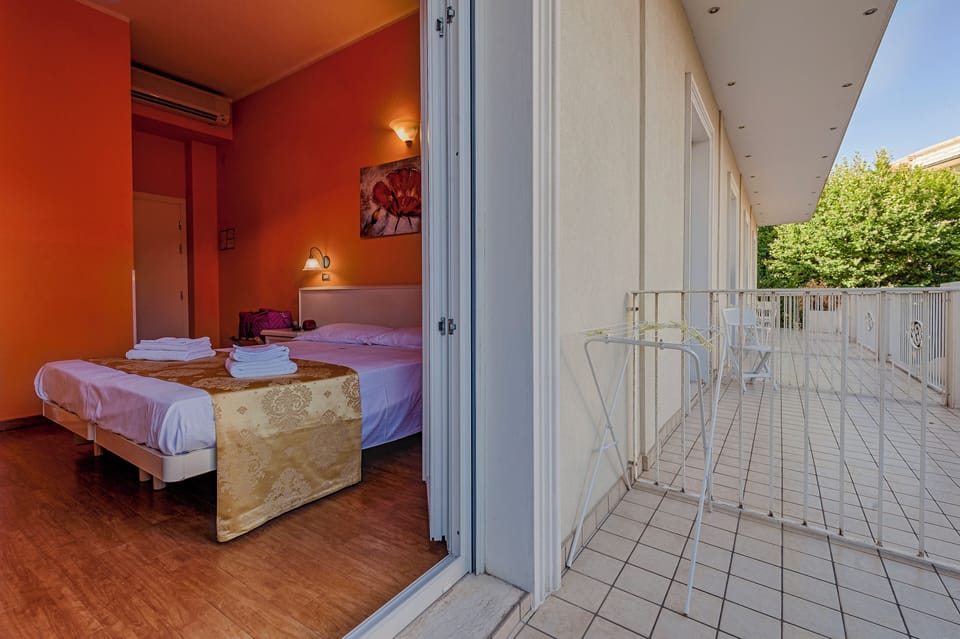 Comfort Room | Free WiFi