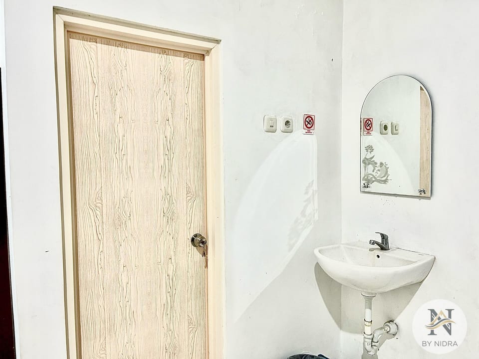 Deluxe Double Room | Bathroom | Shower, towels, toilet paper