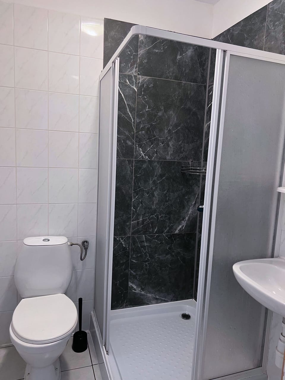 Towels, soap, shampoo, toilet paper