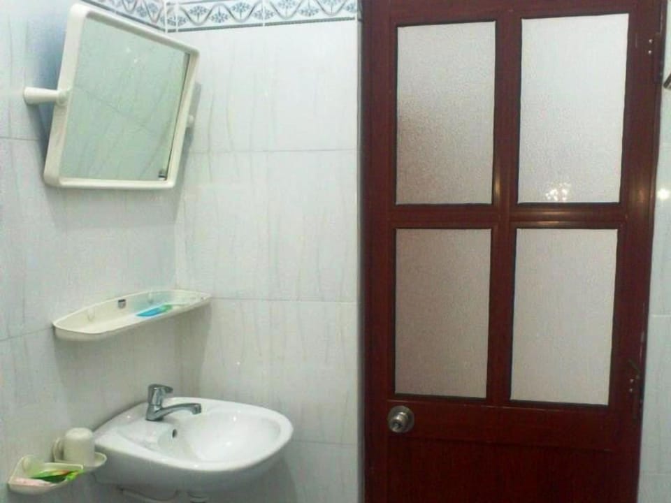 Shower, free toiletries, slippers, towels