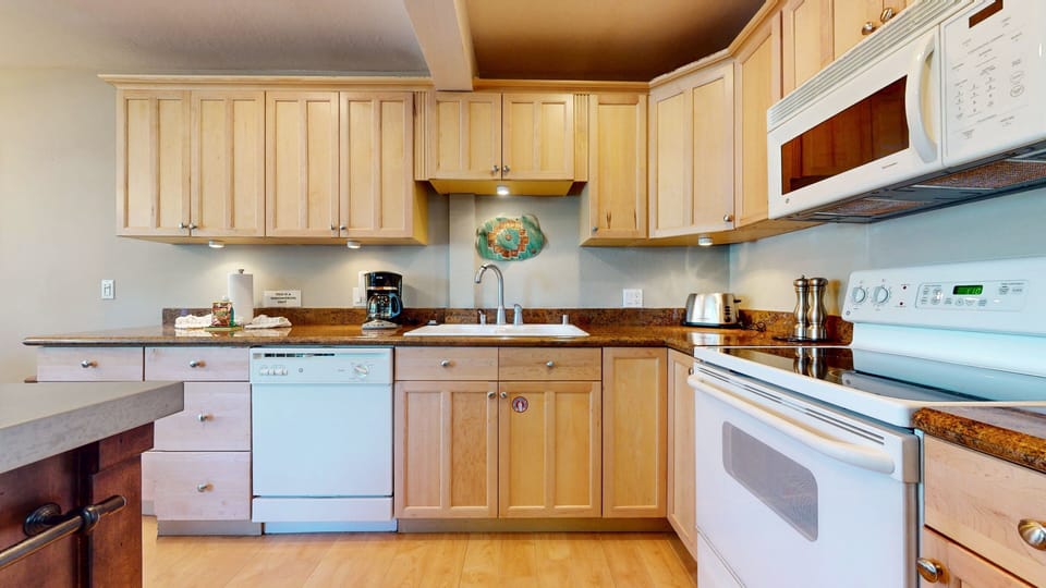 Condo, 1 Bedroom | Private kitchen | Coffee/tea maker, fridge, oven, toaster