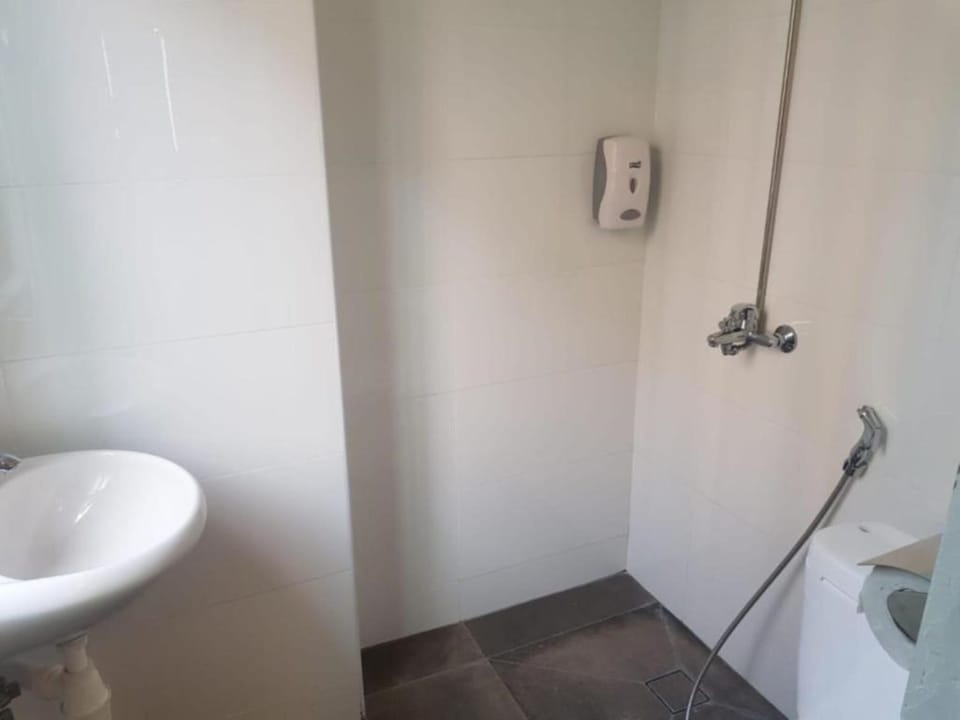 Triple Room | Bathroom | Shower, free toiletries, hair dryer (on request), towels