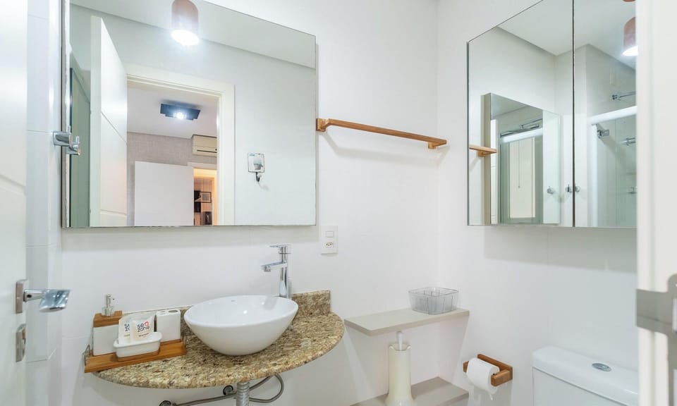Basic Apartment | Bathroom