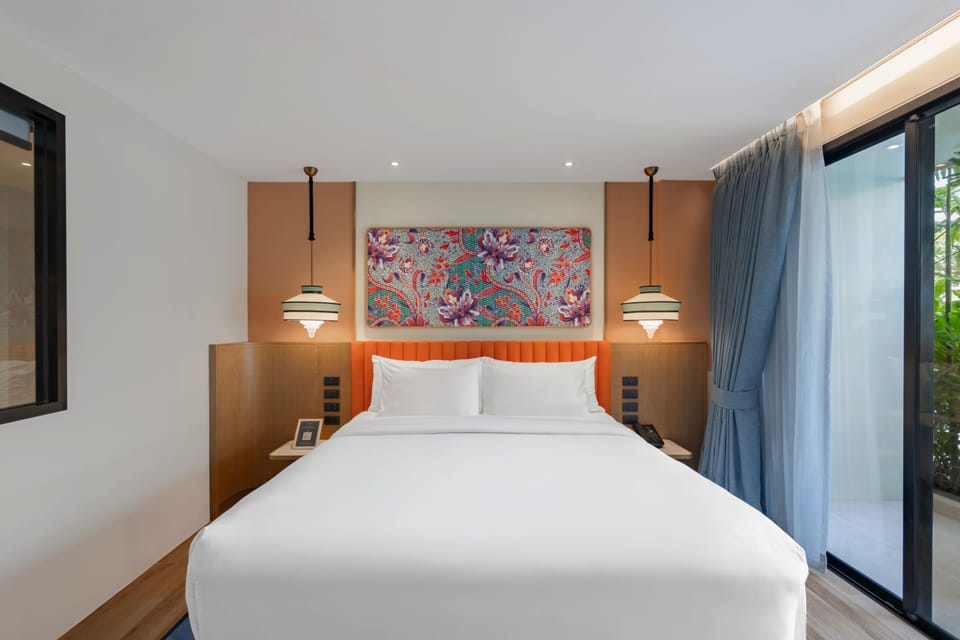 Superior Room, 1 King Bed | Soundproofing, iron/ironing board, WiFi (free)