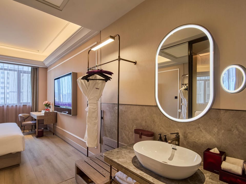 Superior Room, 1 King Bed | Premium bedding, down comforters, minibar (free items), WiFi (free)