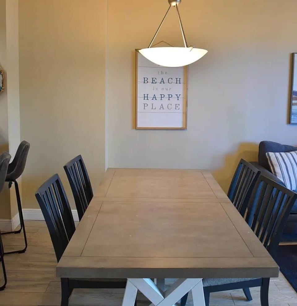 Signature Condo, 2 Bedrooms, Balcony, Pool View | In-room dining