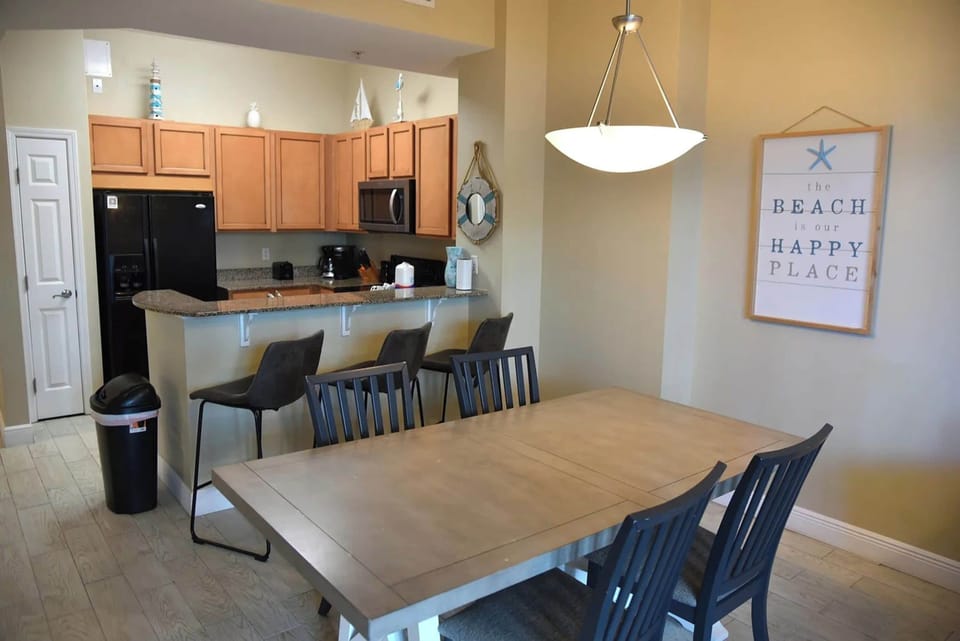 Signature Condo, 2 Bedrooms, Balcony, Pool View | In-room dining