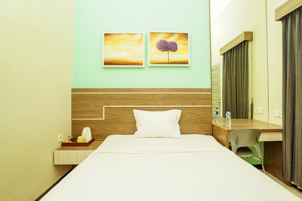 Single Room | Desk, soundproofing, free WiFi, bed sheets