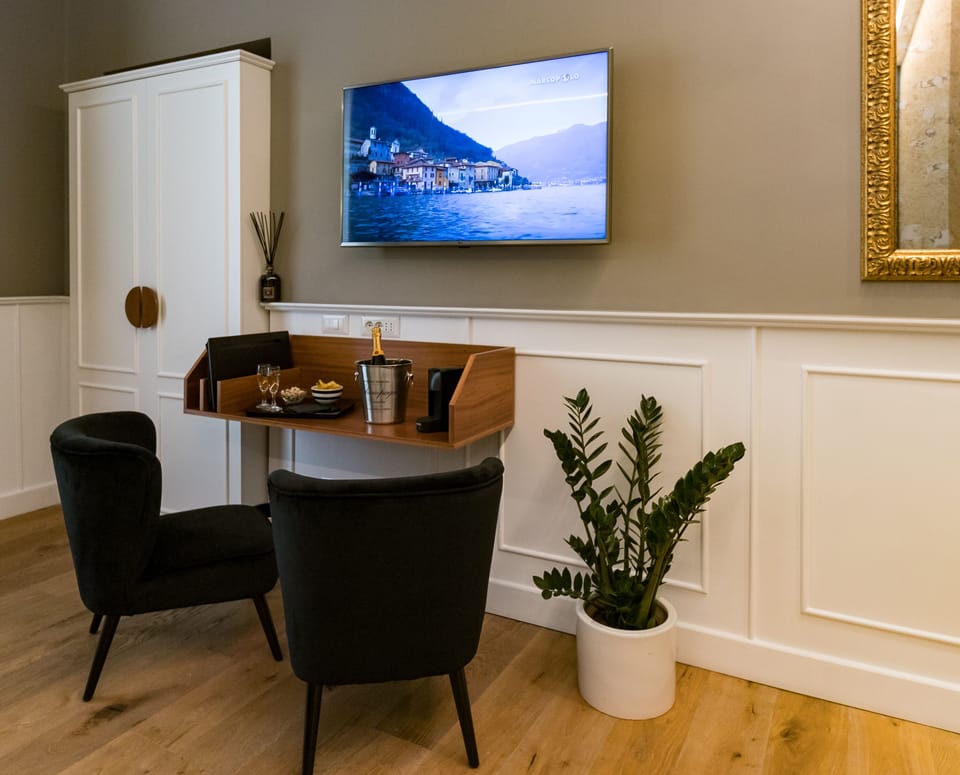 Luxury Room | Premium bedding, down comforters, Tempur-Pedic beds, minibar