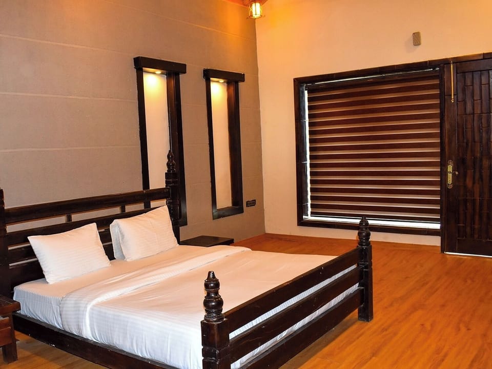Premium Suite, Balcony, Garden View | Desk, laptop workspace, iron/ironing board, free WiFi