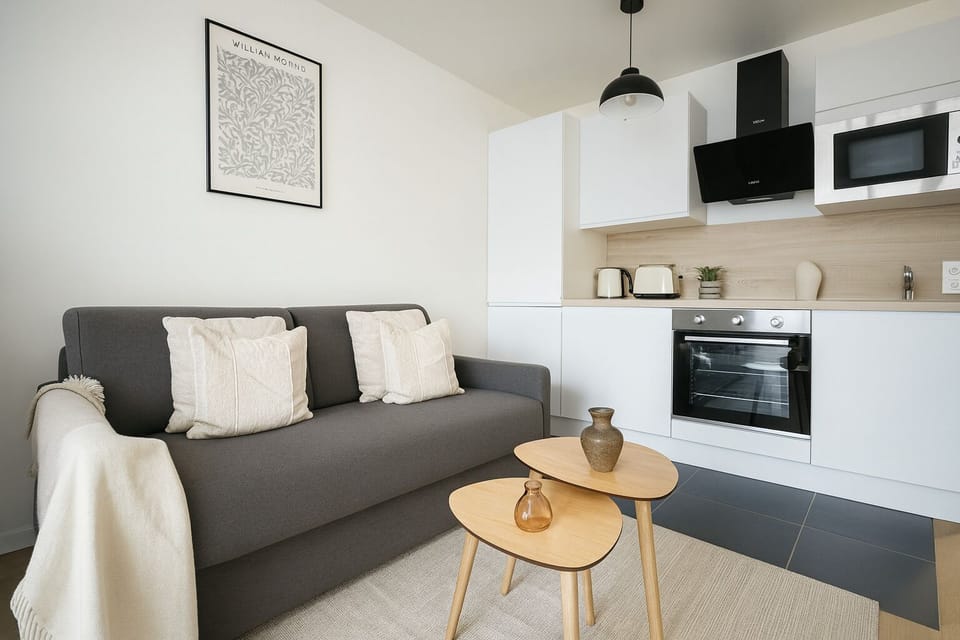 Studio | Private kitchen | Oven, stovetop, cookware/dishes/utensils
