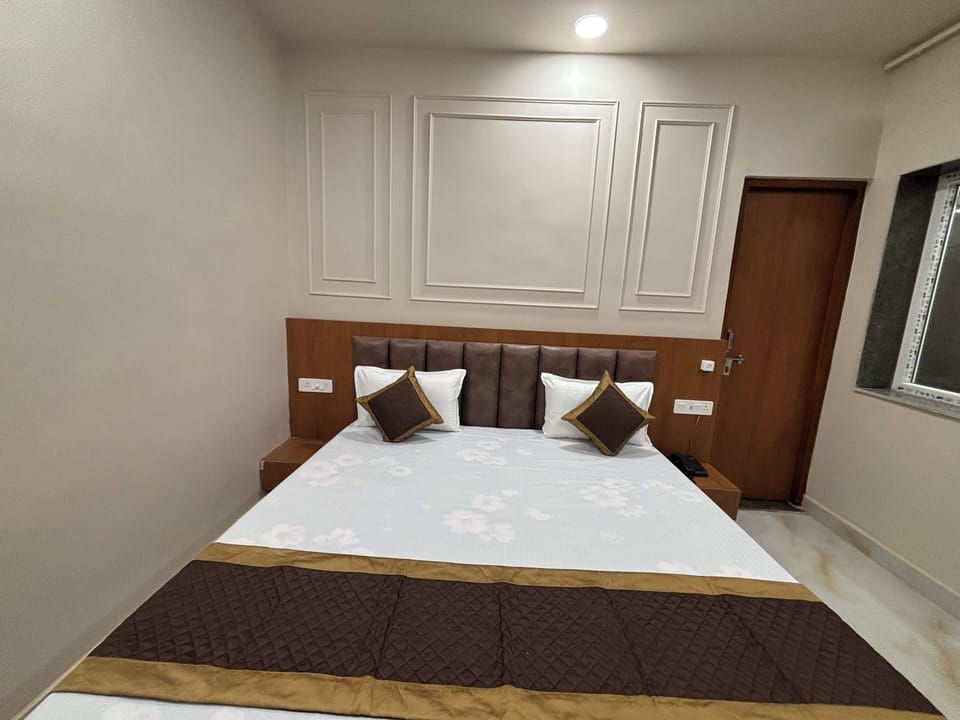 Deluxe Double Room | Laptop workspace, WiFi (free)