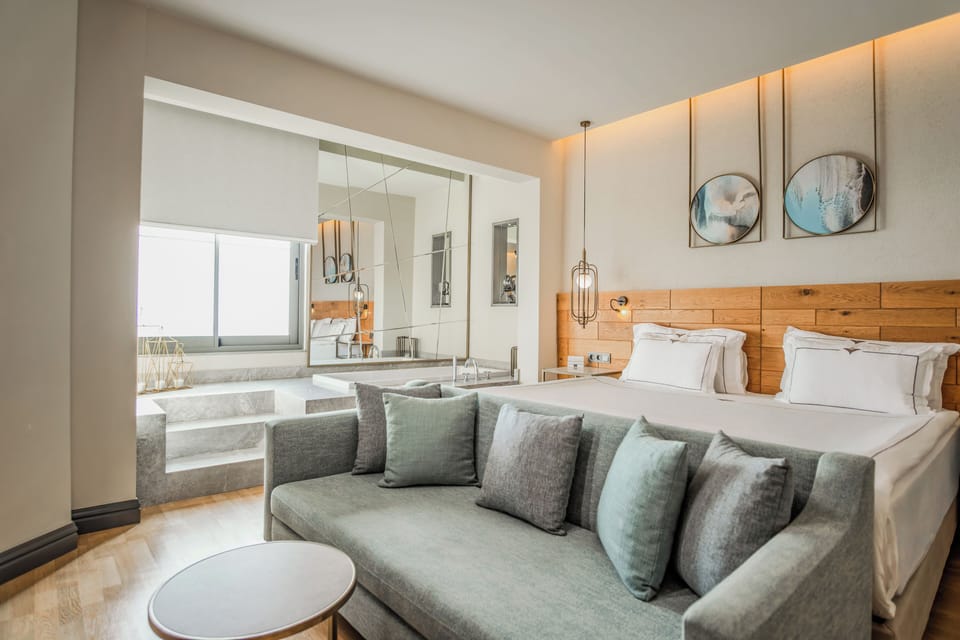 Suite | Free minibar, in-room safe, individually decorated