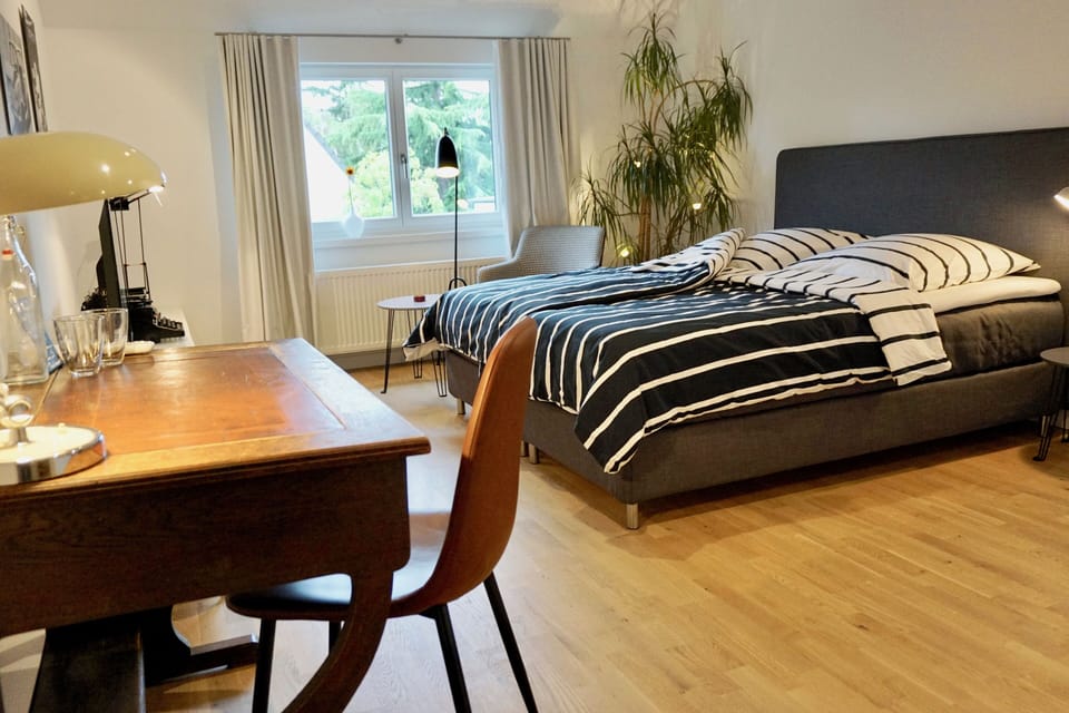 Großes Privatzimmer, Zimmer No 1 | Hypo-allergenic bedding available, down comforters, blackout drapes