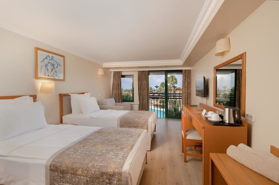 Standard Room, Sea View | Premium bedding, minibar, in-room safe, WiFi (free)