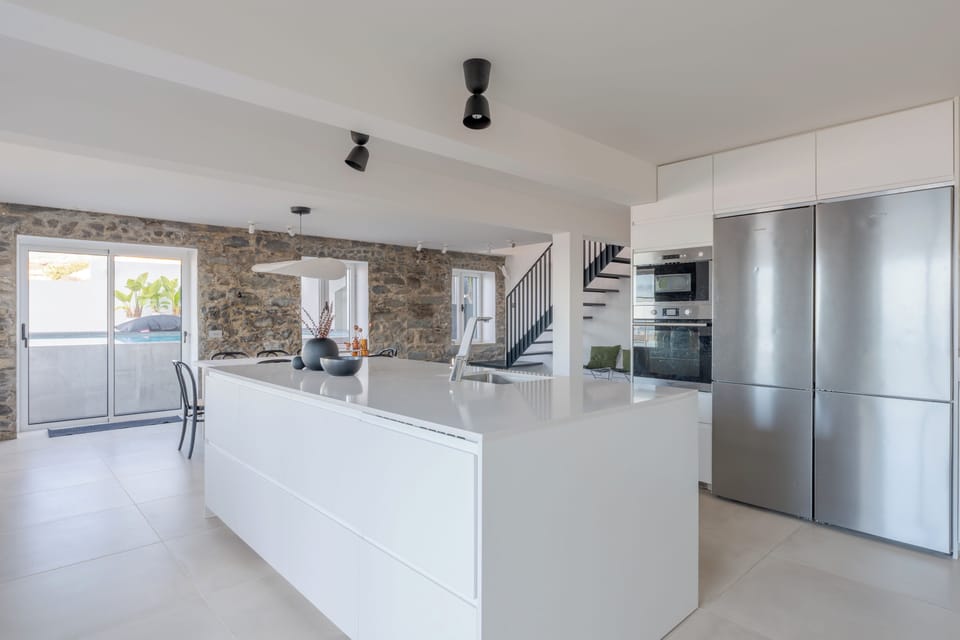Deluxe Townhome, Private Pool, City View | Private kitchen | Full-size fridge, microwave, oven, stovetop