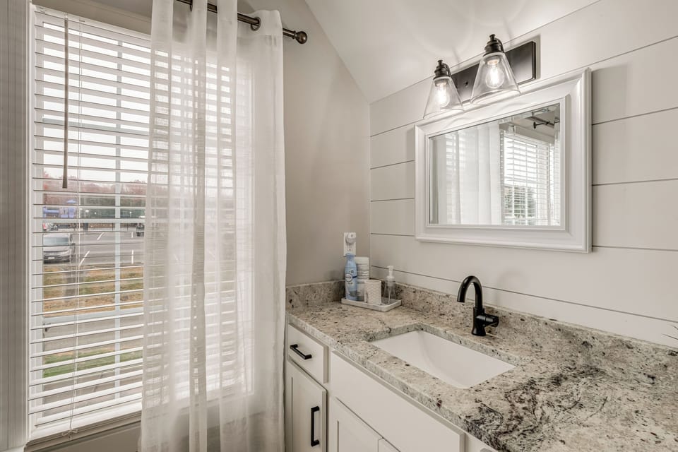 Getaway w/ Resort Perks at Smith Mountain Lake! Cottage in Smith Mountain Lake