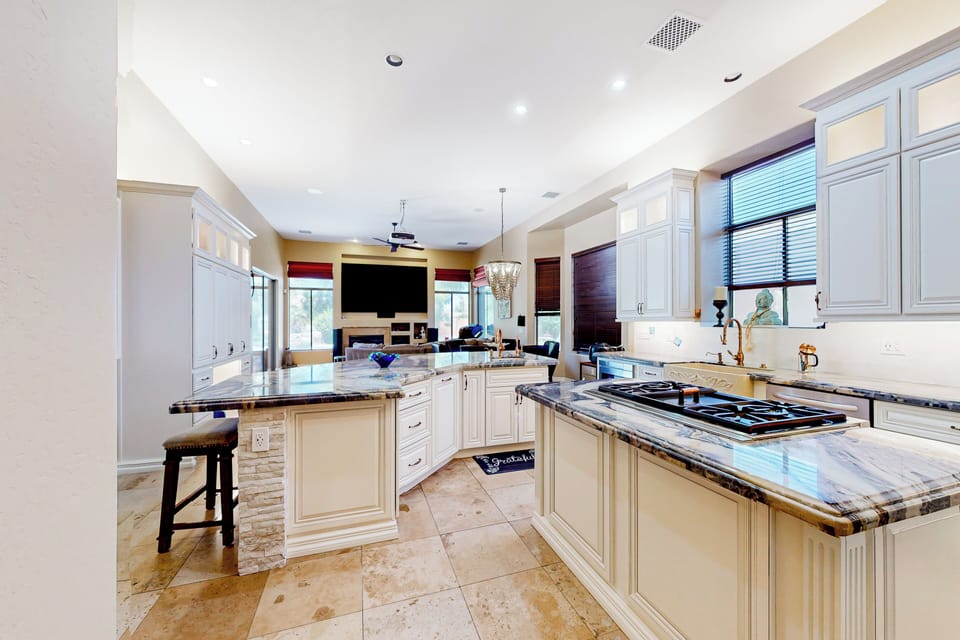 House (4 Bedrooms) | Interior