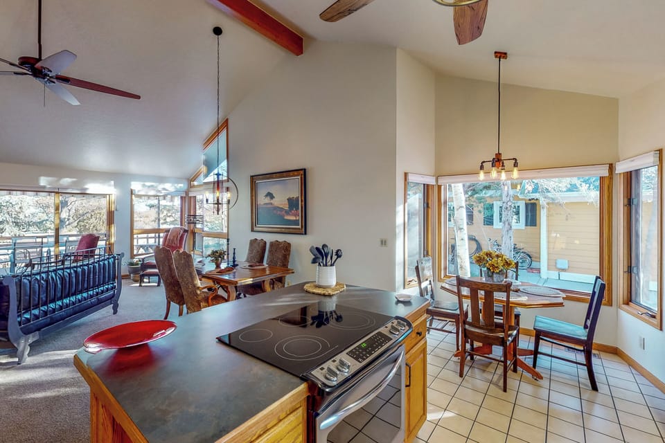 House (5 Bedrooms) | Interior