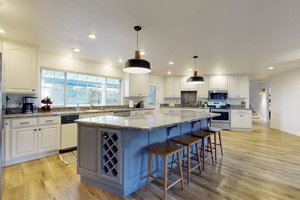 House (5 Bedrooms) | Interior
