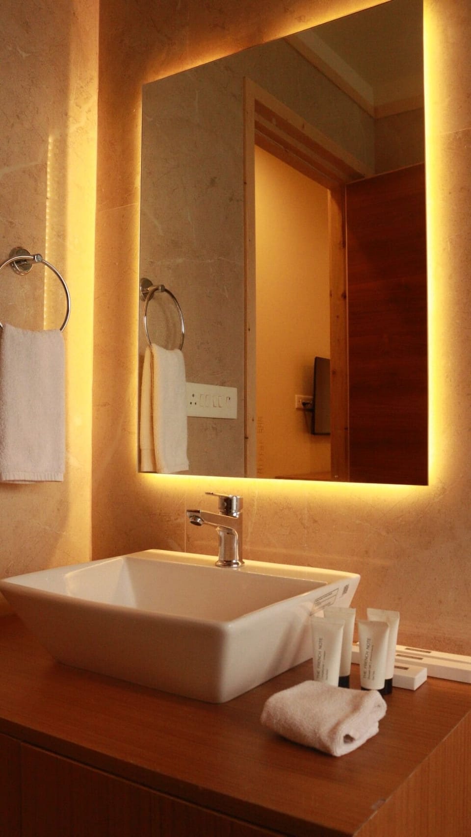 Premium Room | Bathroom | Slippers