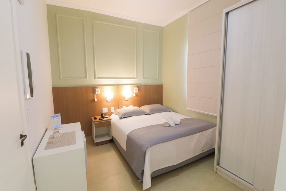Standard Duplo | Minibar, desk, WiFi (free), bed sheets