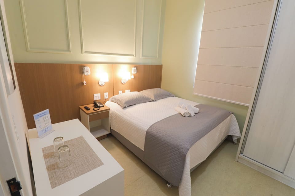 Standard Duplo | Minibar, desk, WiFi (free), bed sheets