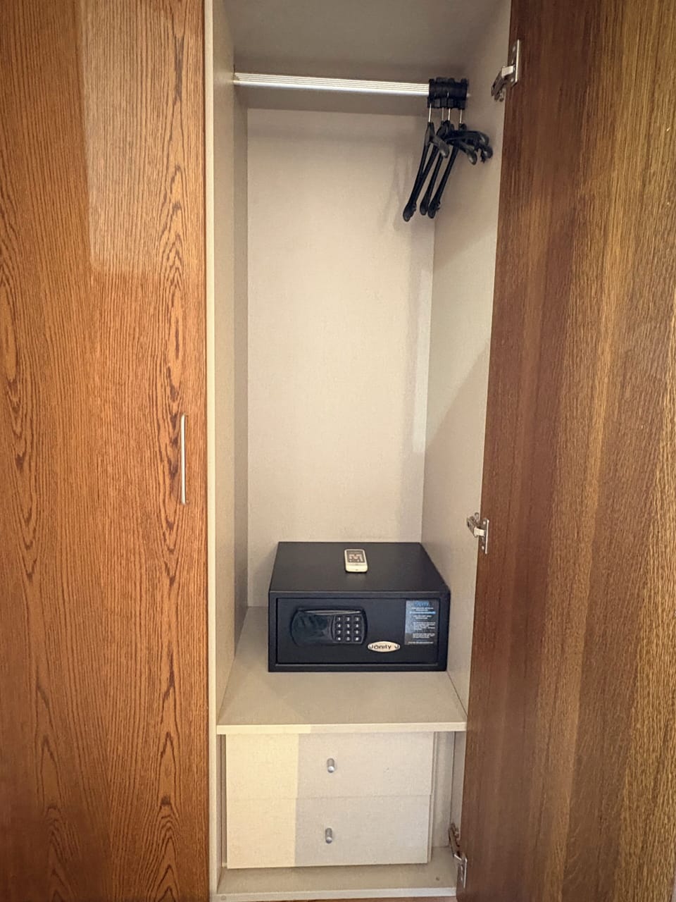 Down comforters, in-room safe, free WiFi, bed sheets