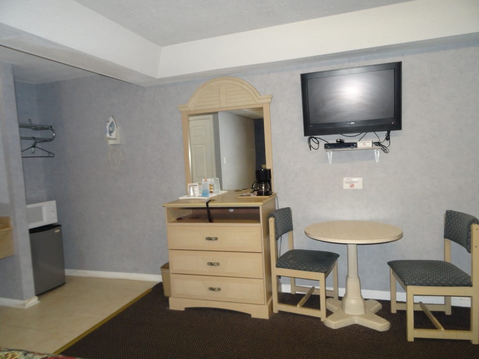 Room, 2 Double Beds | WiFi (free)