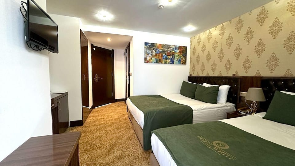 In-room safe, soundproofing, WiFi (free)