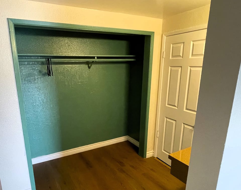 Room, 1 King Bed, Smoking | Desk, laptop workspace, free WiFi, bed sheets