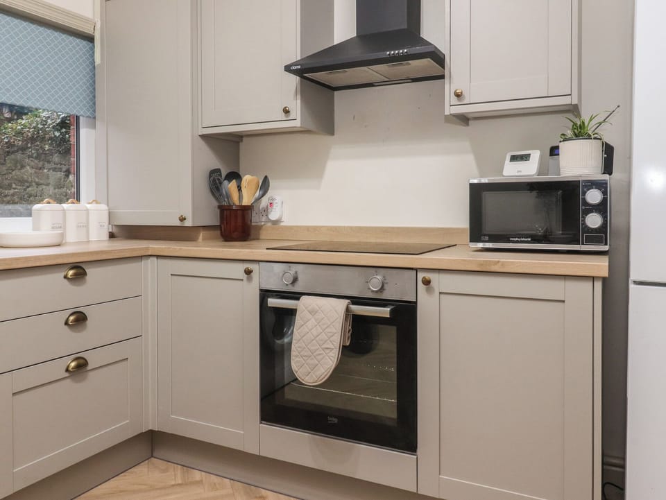Dishwasher, cookware/dishes/utensils