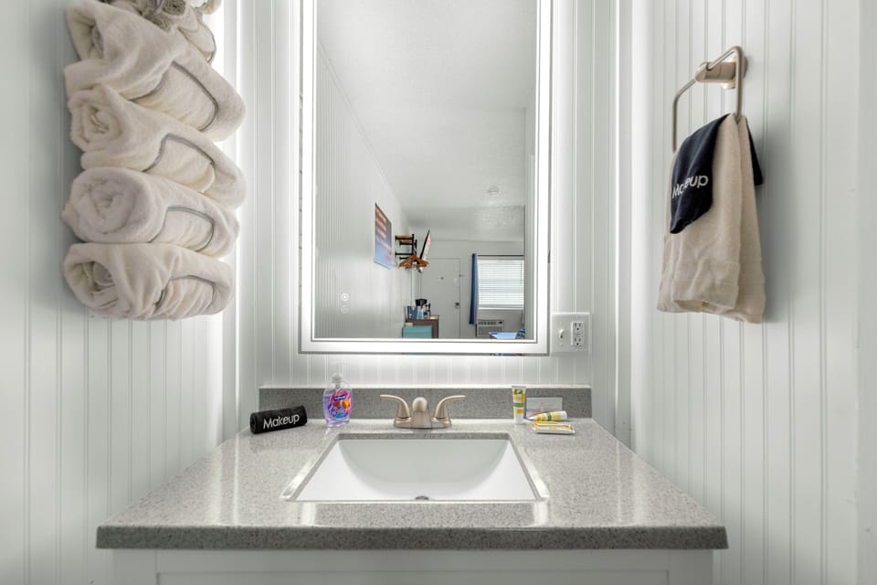 Deluxe Room, 2 Queen Beds, Non Smoking, Refrigerator & Microwave  | Bathroom | Combined shower/tub, free toiletries, hair dryer, towels