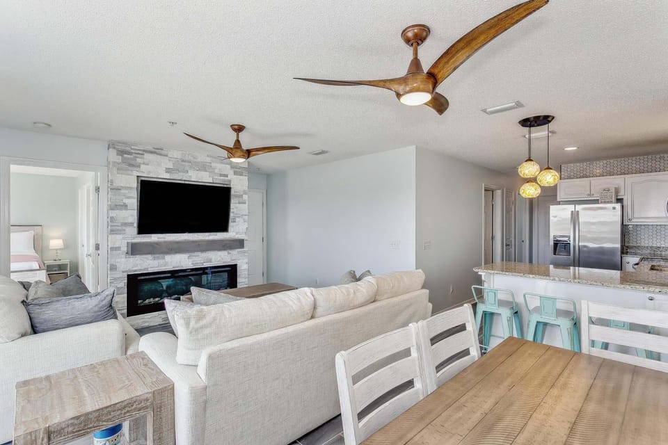 Condo, Multiple Beds (Gulf Island 421) | Interior