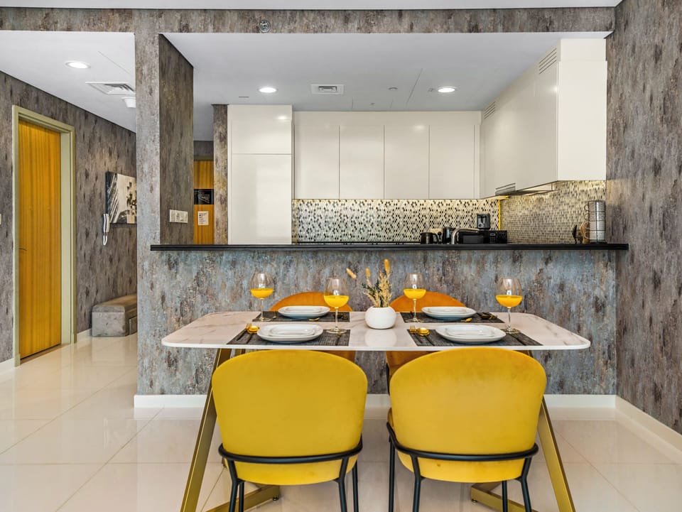 Comfort Apartment, Balcony, City View | In-room dining