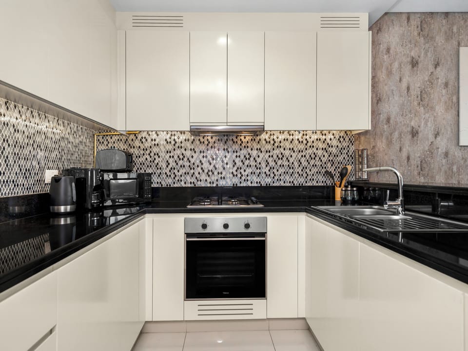 Comfort Apartment, Balcony, City View | Private kitchen
