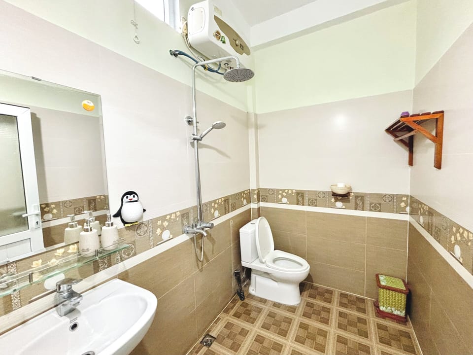 Free toiletries, hair dryer, bidet, towels