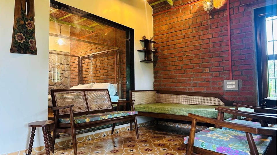 Superior Suite, Garden View | Laptop workspace, soundproofing, WiFi (free)