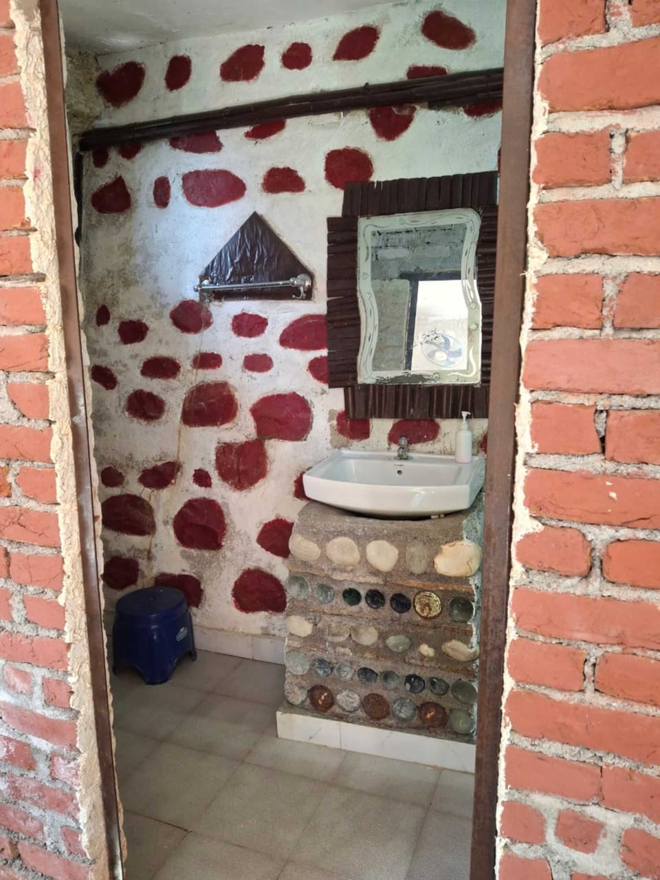 Cottage, Mountain View | Bathroom | Shower, free toiletries, towels, soap
