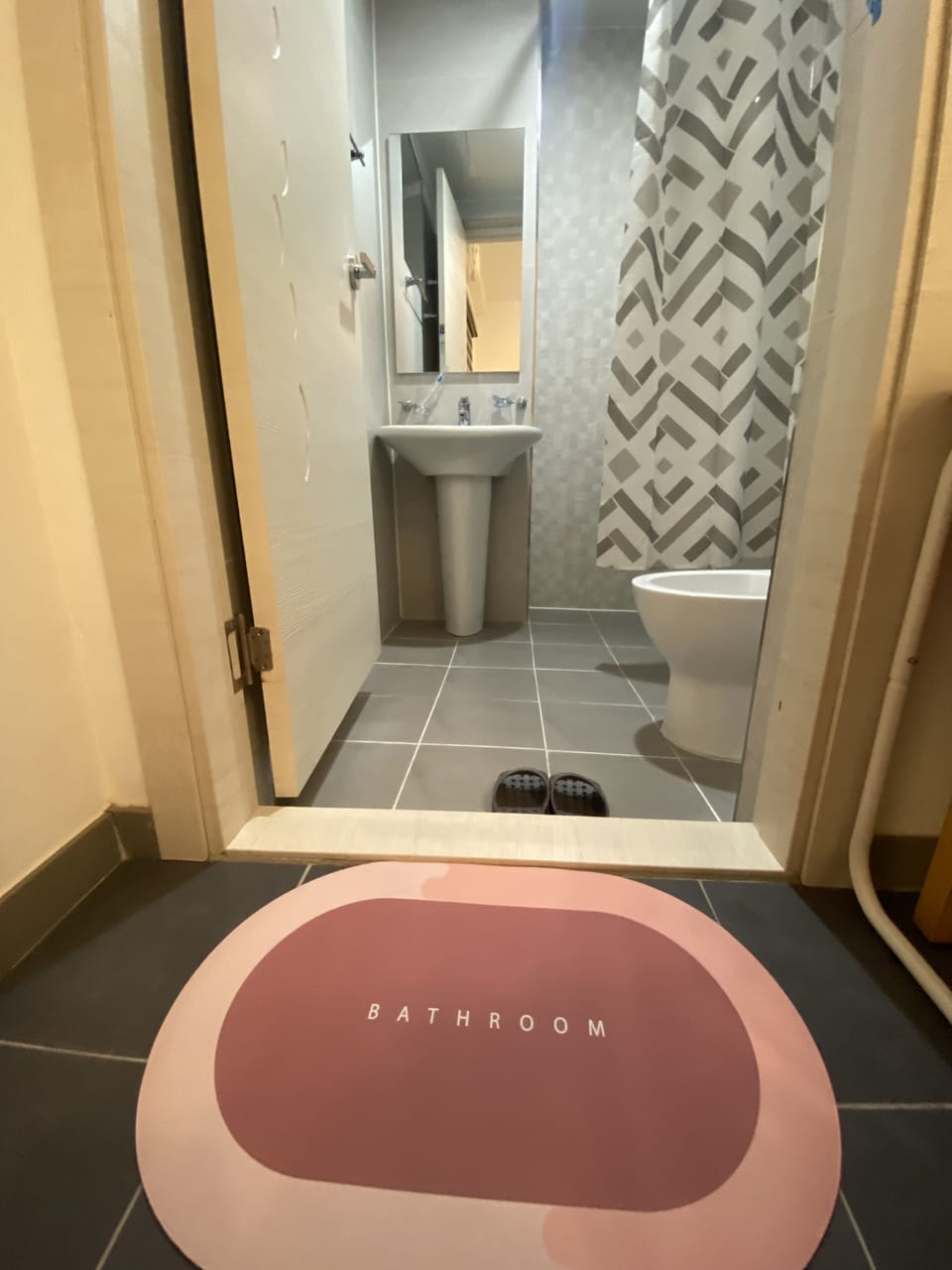 Twin Room | Bathroom | Shower, free toiletries, hair dryer, towels
