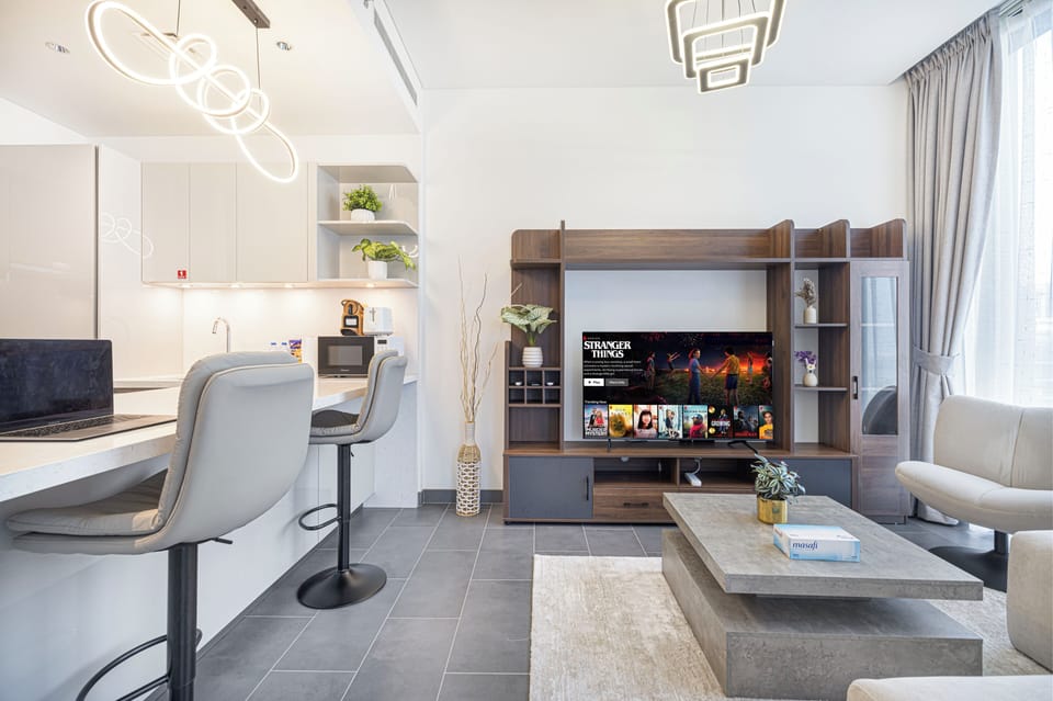 Luxury Apartment, Balcony, City View | Living area