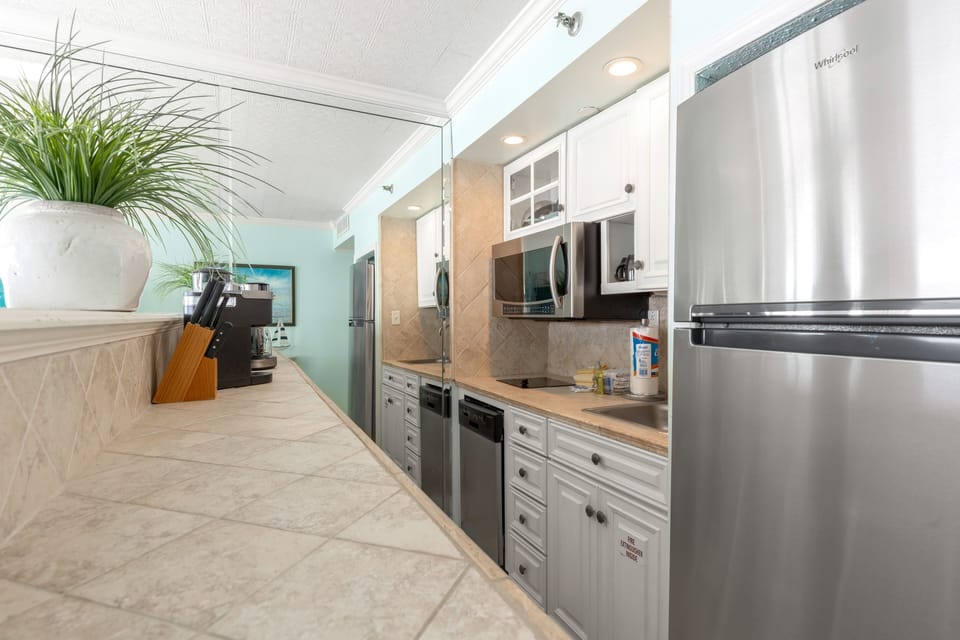 Studio | Private kitchen | Fridge, oven, coffee/tea maker, toaster