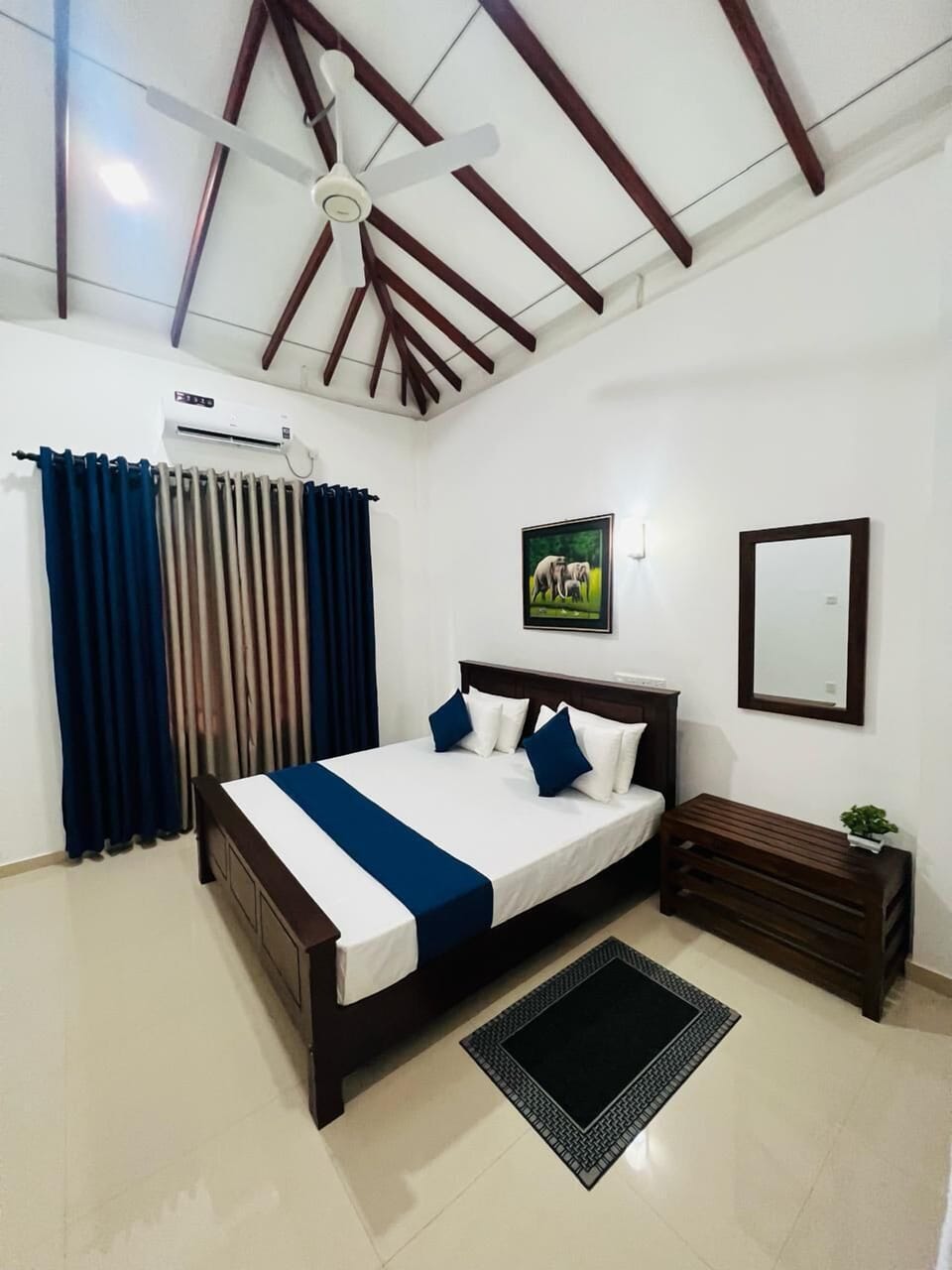 Deluxe Double Room, Garden View | Iron/ironing board
