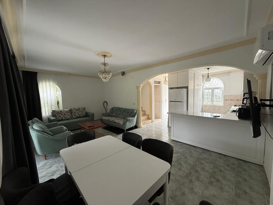 Villa, Mountain View | Living area | 14-inch flat-screen TV with cable channels