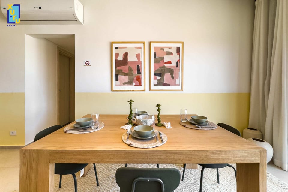 Basic Apartment | Dining