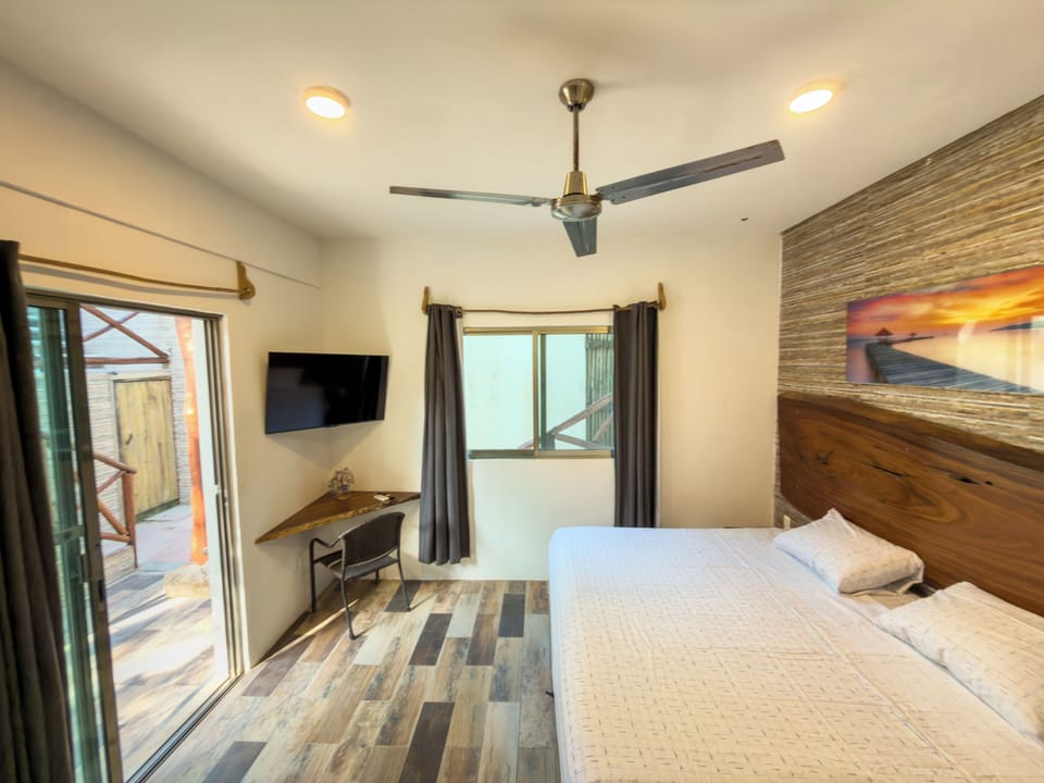 In-room safe, desk, laptop workspace, free WiFi