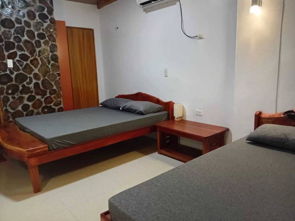 Deluxe Studio Suite | Free WiFi, bed sheets