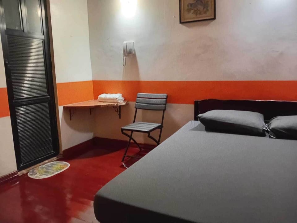 Deluxe Studio Suite | Free WiFi, bed sheets