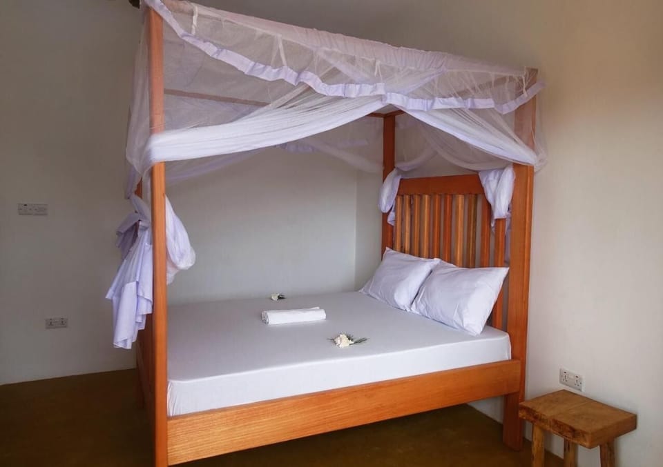 Deluxe Single Room, Garden View | Desk, laptop workspace, free WiFi